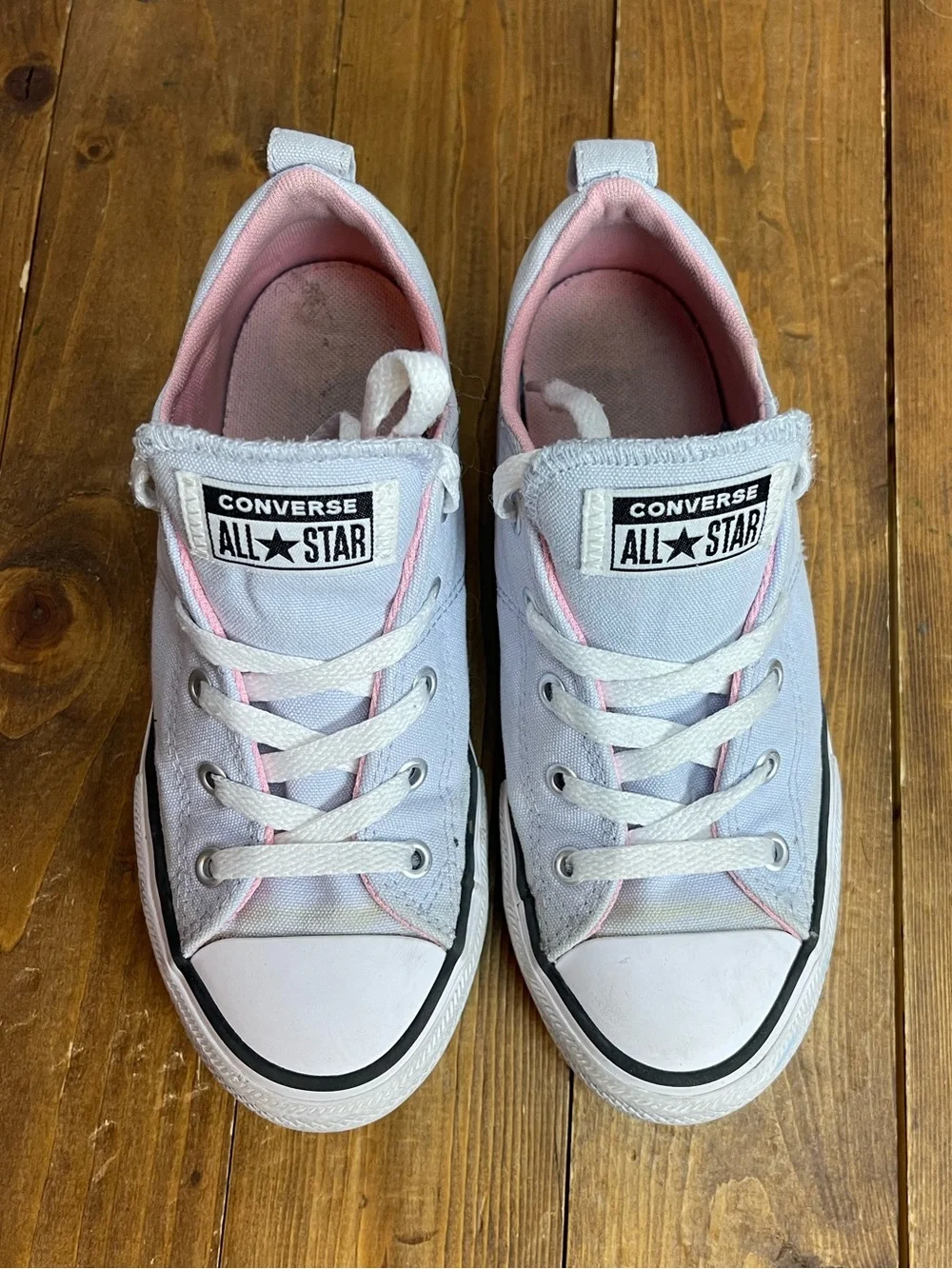 Converse low top sneakers girls size 3 pale periwinkle with embroidered flowers